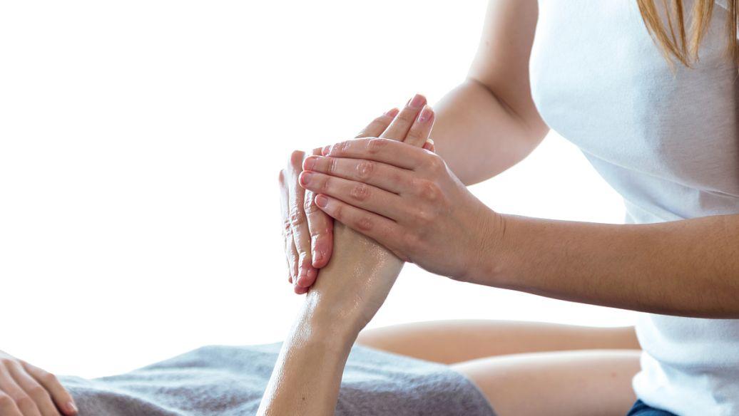 老人即将离世前亲人会有什么征兆,亲人离世前有啥征兆