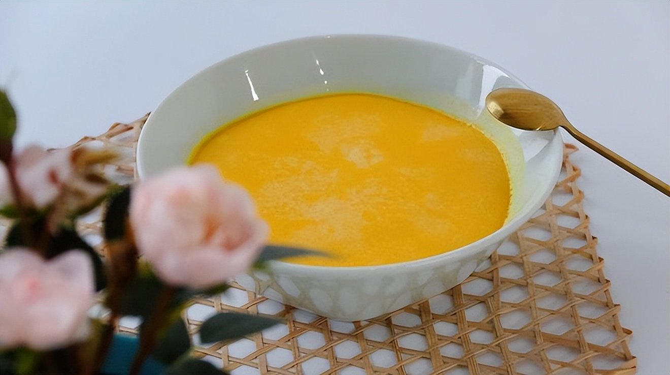 既能补水又能保护视力的食物,保护视力多吃含有什么的蔬菜呢