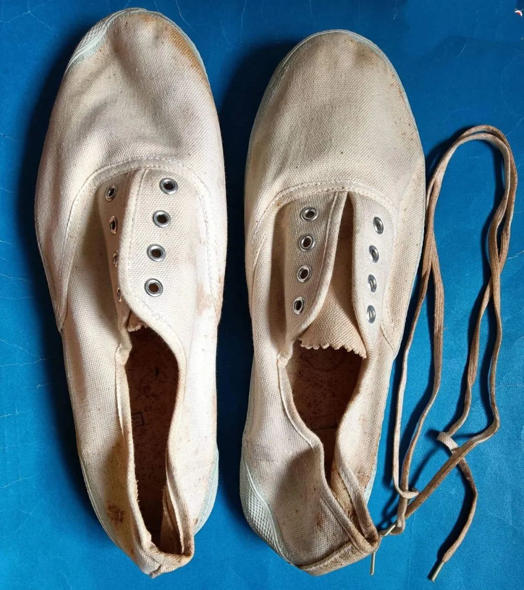 童年时的一双白网鞋,童年的回力白球鞋