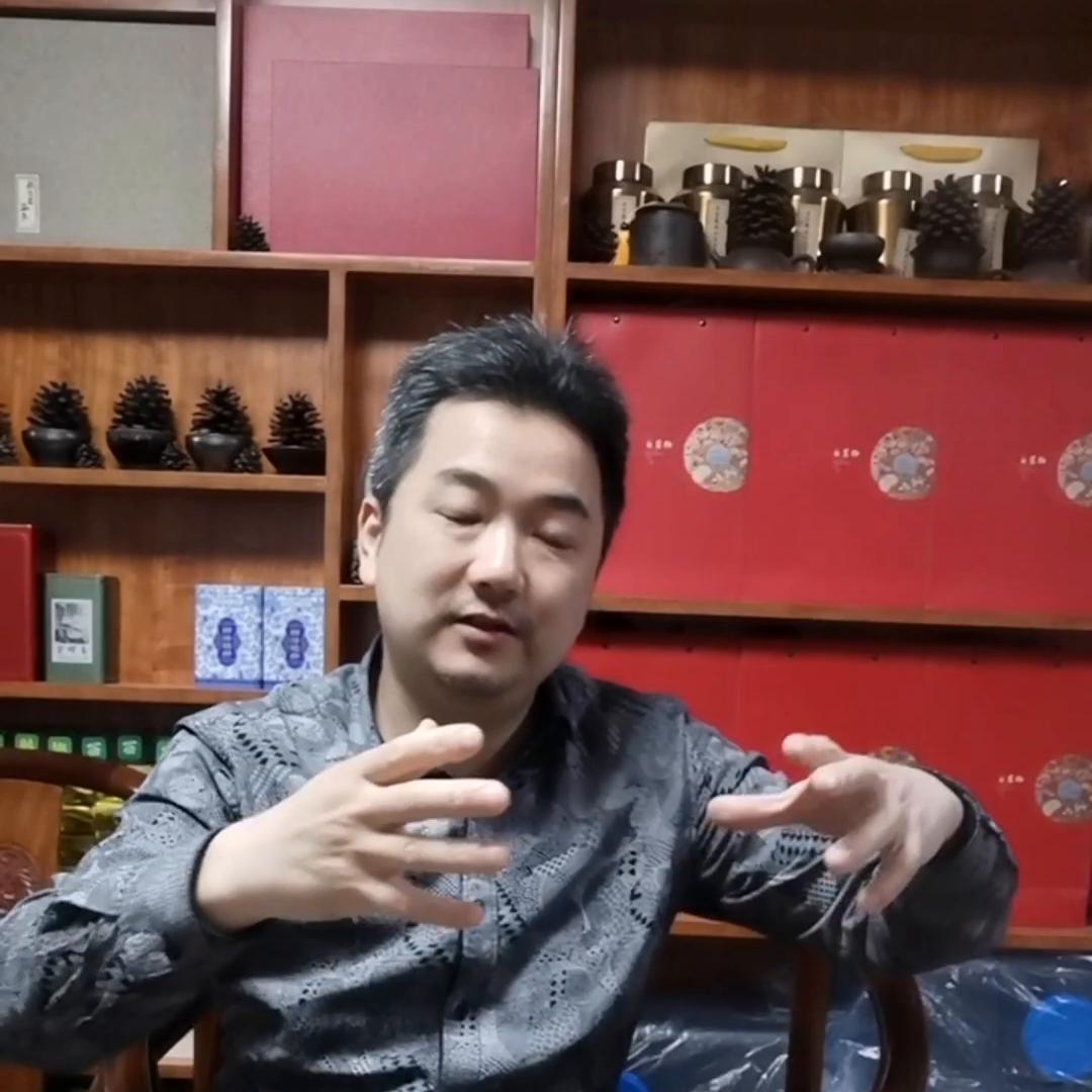 茶痴尘缘今年还真的抱着茶叶（青叶）睡过两次哈。