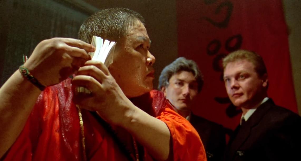 30年前，林正英、陈会毅用无厘头拯救灵幻片，拍了部经典却被埋没