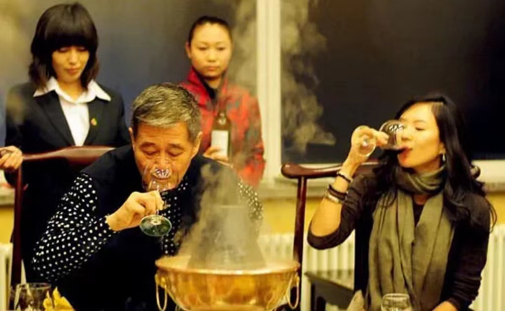 小品演员火力全开，影视演员居中调停，中国足球，一开口就输了