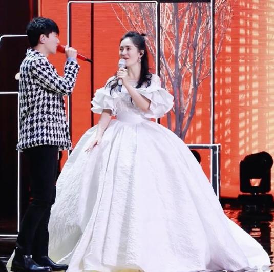 靠老婆成名的男明星,靠妻子上位的男明星