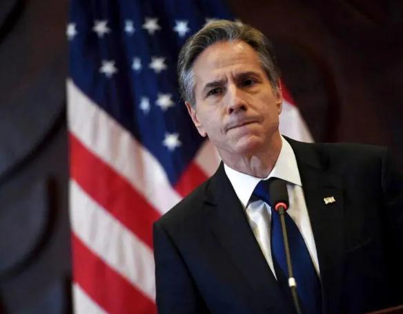 中菲南海舰船对峙情况,美两架军机出现在中国南海海域