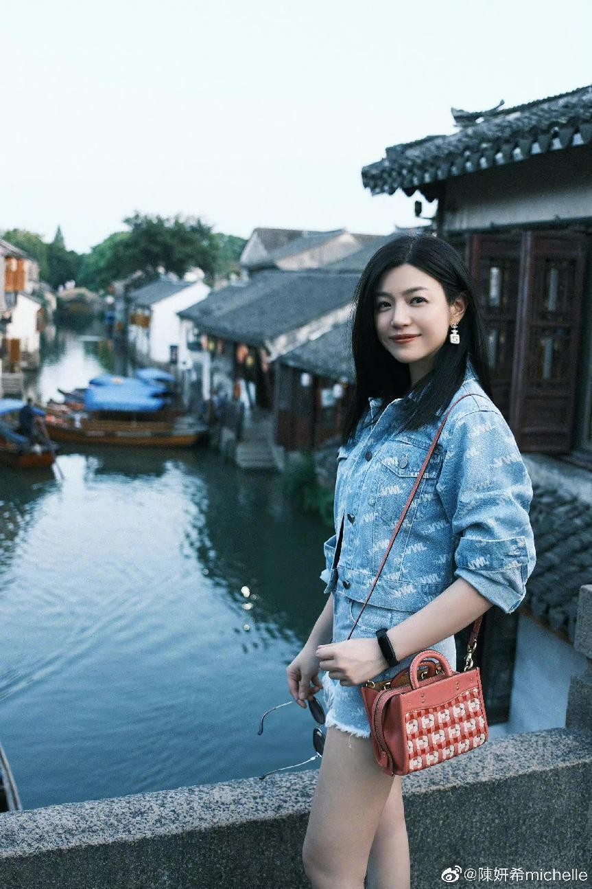 同样是包子脸，陈妍希看着喜庆，林依晨可爱，赵丽颖越看越好看？