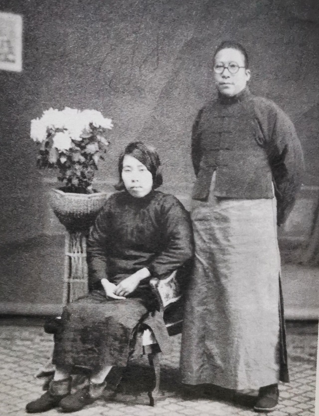 1949年，杨虎城死后3个月发现遗体，长子杨拯民扶柩，安葬在西安