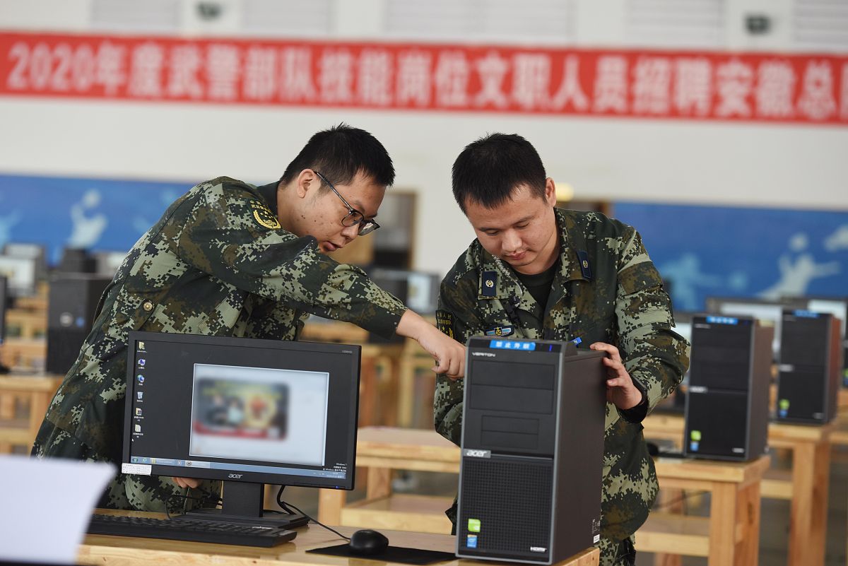 部队文职转业后是公务员待遇吗,军队文职待遇和公务员的区别