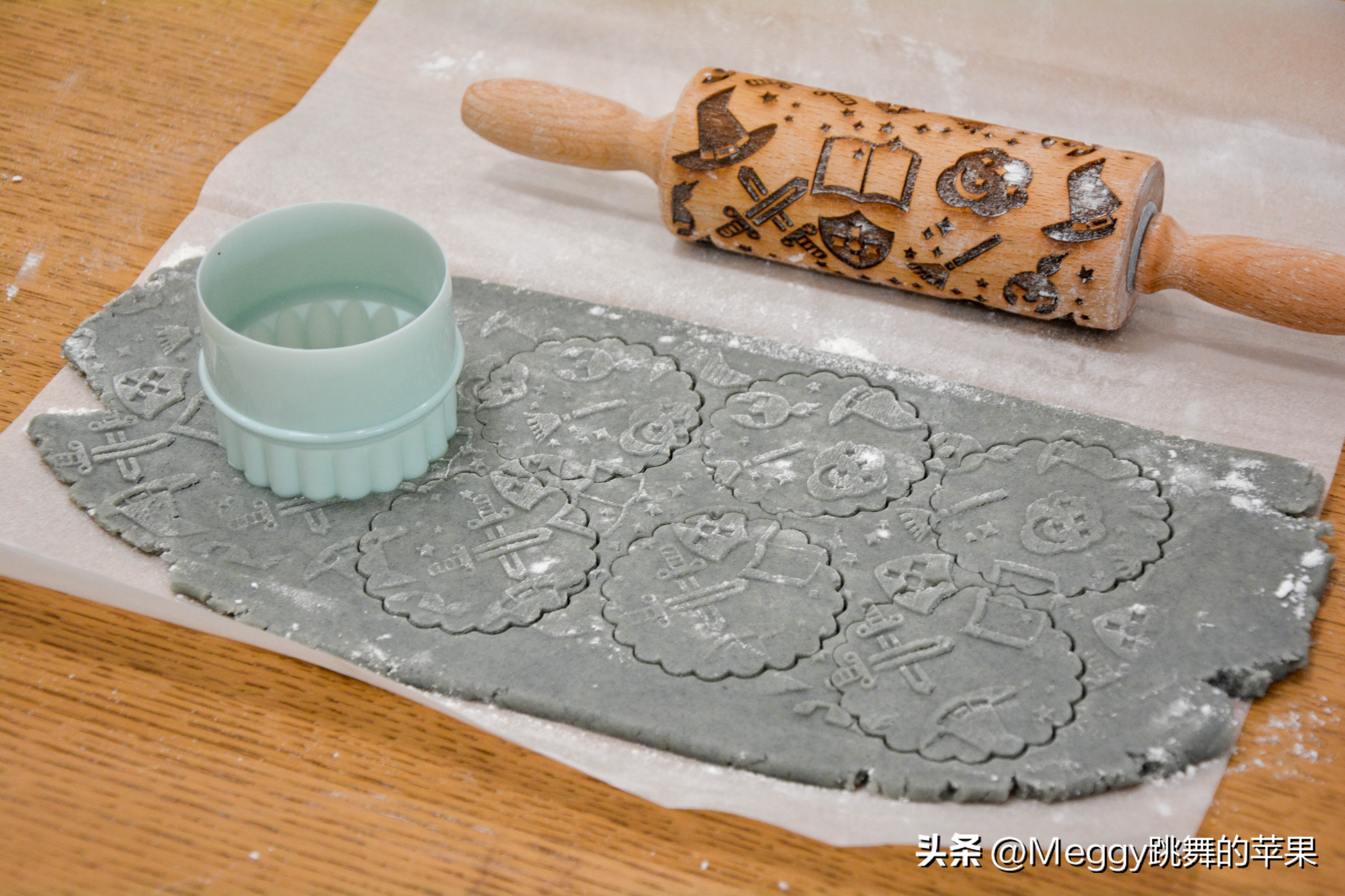 万圣节饼干,酥脆的南瓜饼干万圣节