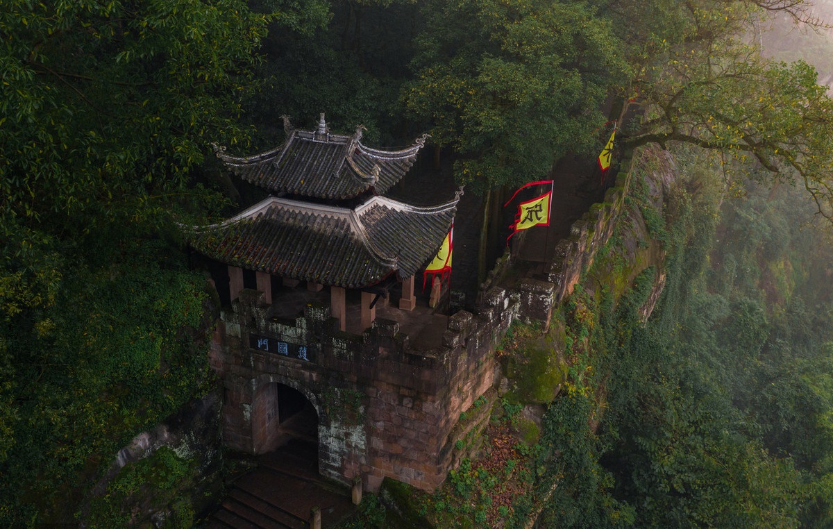 川军能吊打整个东北吗,川军打内战不行