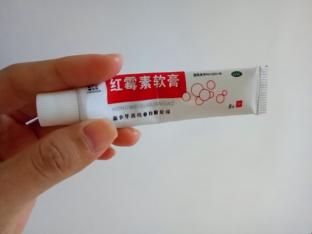 红霉素软膏的淡斑方法小妙招,2元钱的红霉素软膏能治疗什么病