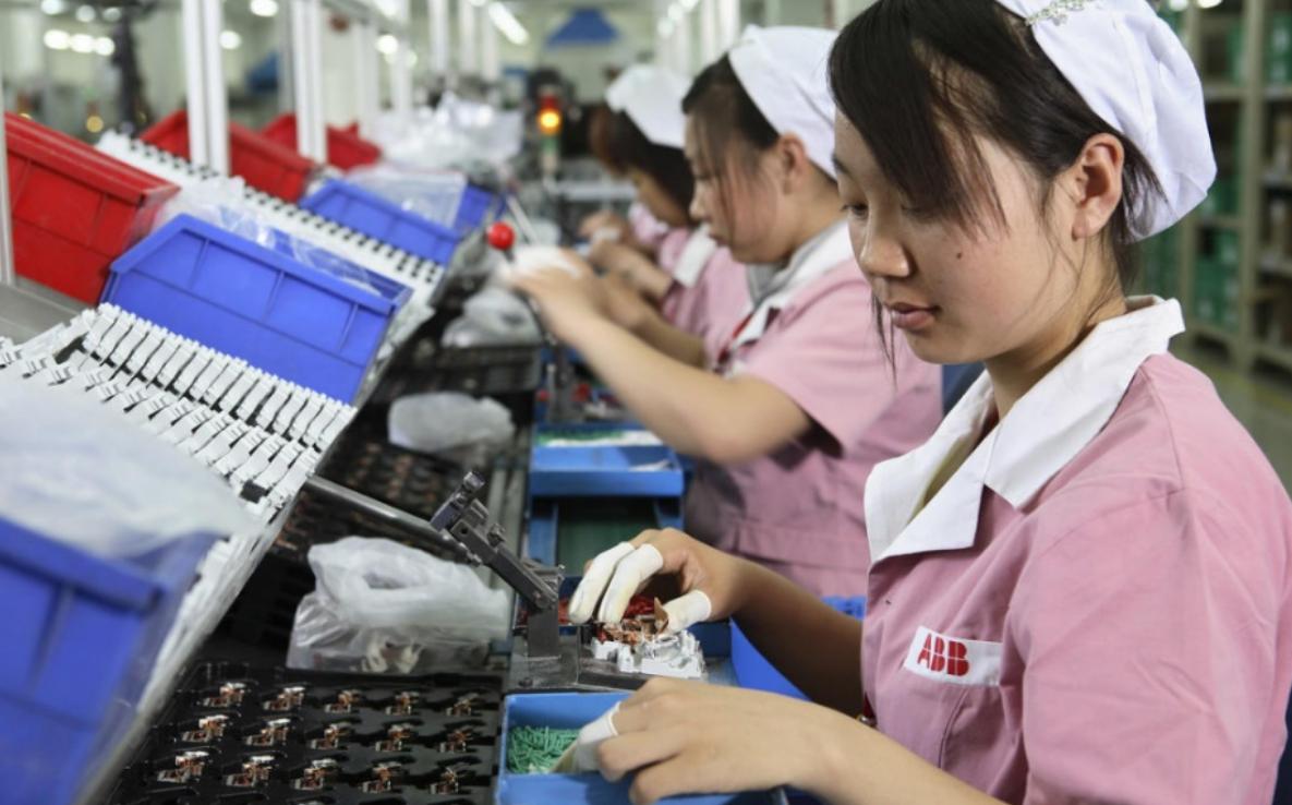 工厂女生追男生,工厂女孩追男孩的原视频