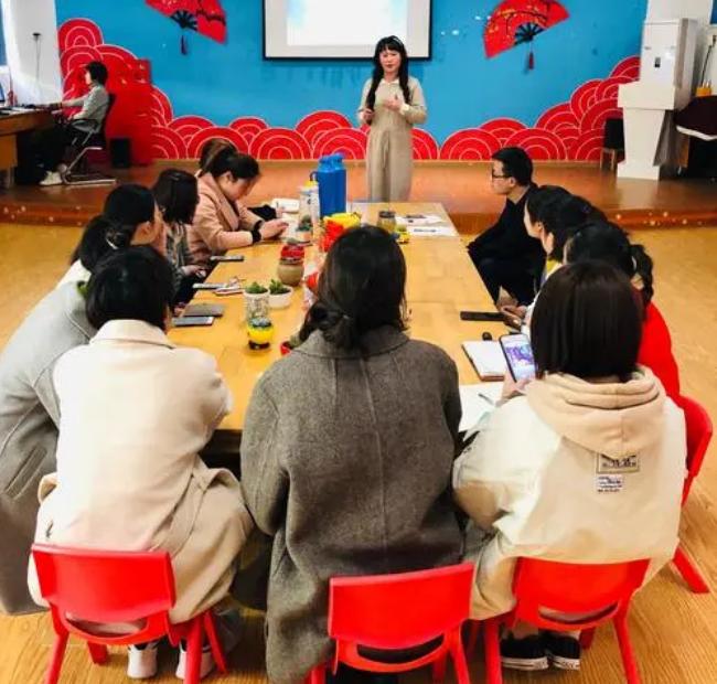 一直反对送礼，当家委甩出给老师送礼的接龙时，为啥还是写了同意