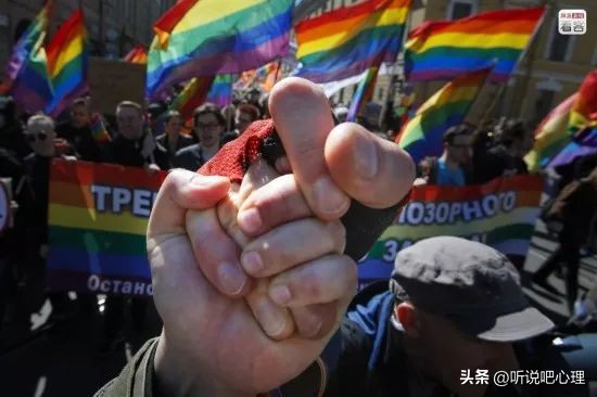 孩子同性恋怎么办?发现孩子喜欢同性,父母该如何处理?