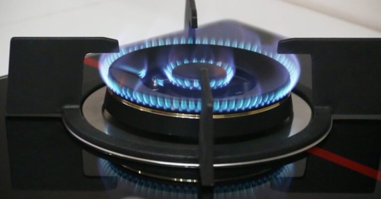 燃气灶打不着火点着松手就灭,燃气灶怎么打不着火有声音有火光