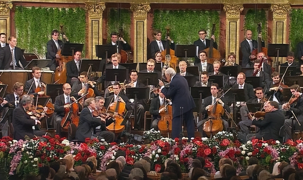 当时社会下，人们对权力、荣耀、战争以及政治变革的感受