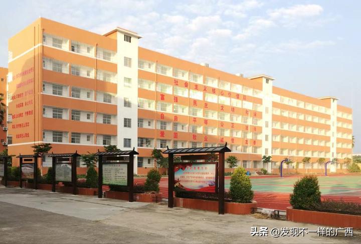 啥情况,北海这几栋准备用来做一所高中的厂房被拍卖了,6816万起