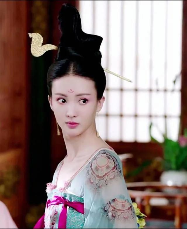 金晨瘦到脱相图片,平凡之路金晨整过容吗