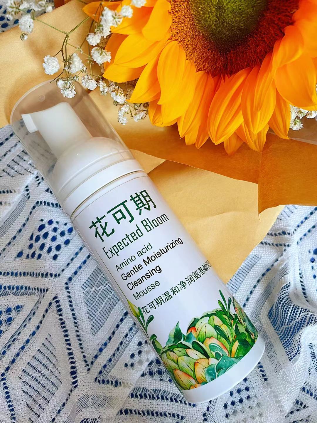 美白洗面奶深层清洁毛孔提亮肤色,去黑头去角质除螨补水洗面奶