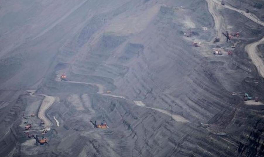 中国现开采最大煤矿,中国最深的露天煤矿深坑
