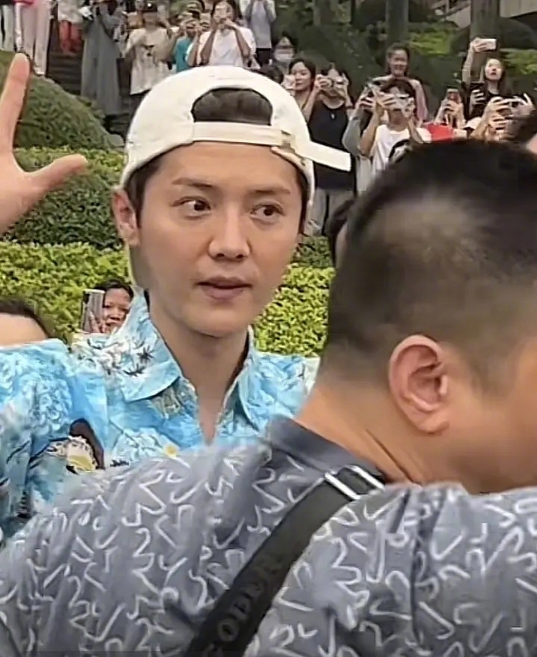 鹿晗公布恋情后为什么不减反增,鹿晗公布恋情当时的状况