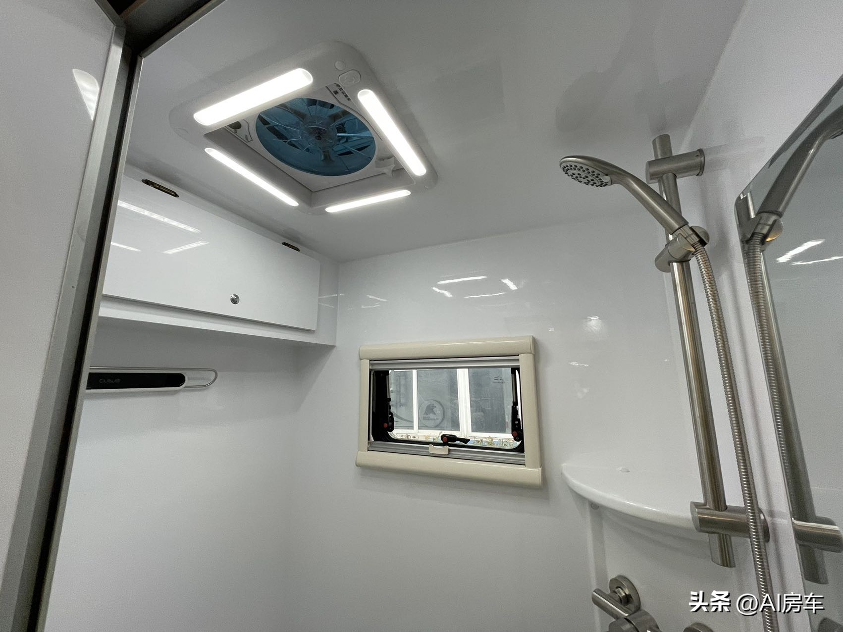 上汽大通t70柴油自动高配版房车,大通t70升顶四驱房车