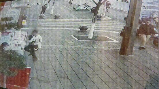 找对人了！他抱着突发癫痫的女儿冲进了皮肤病医院