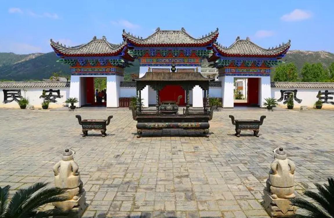 江西三僚村现在有名的风水师是谁,请个三僚村的风水师做阴宅多少钱