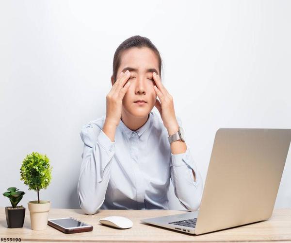 长时间看电脑手机怎么缓解眼疲劳,经常玩手机眼睛模糊怎么护眼