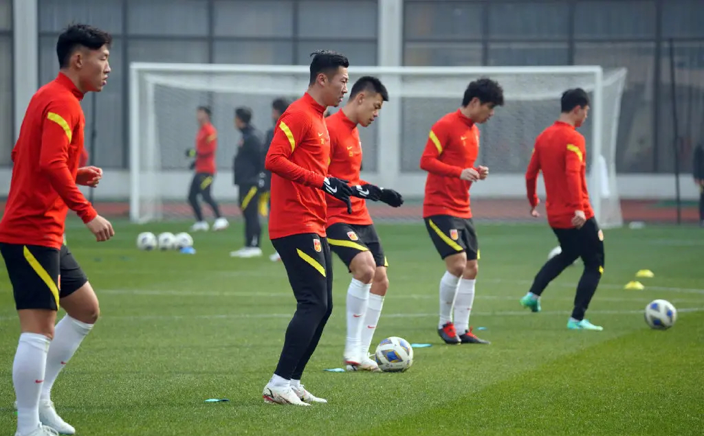 国足1比3越南李霄鹏发言,国足1比3不敌越南李霄鹏