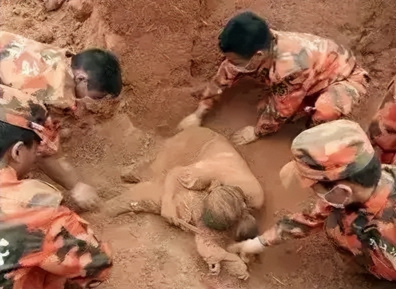 江苏未婚妈妈杨艳，亲手勒死3岁儿子，儿子生前常说：妈妈我爱你