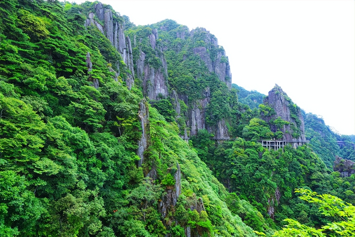羊狮慕与张家界哪个好,江西明月山和羊狮慕哪个更值得去