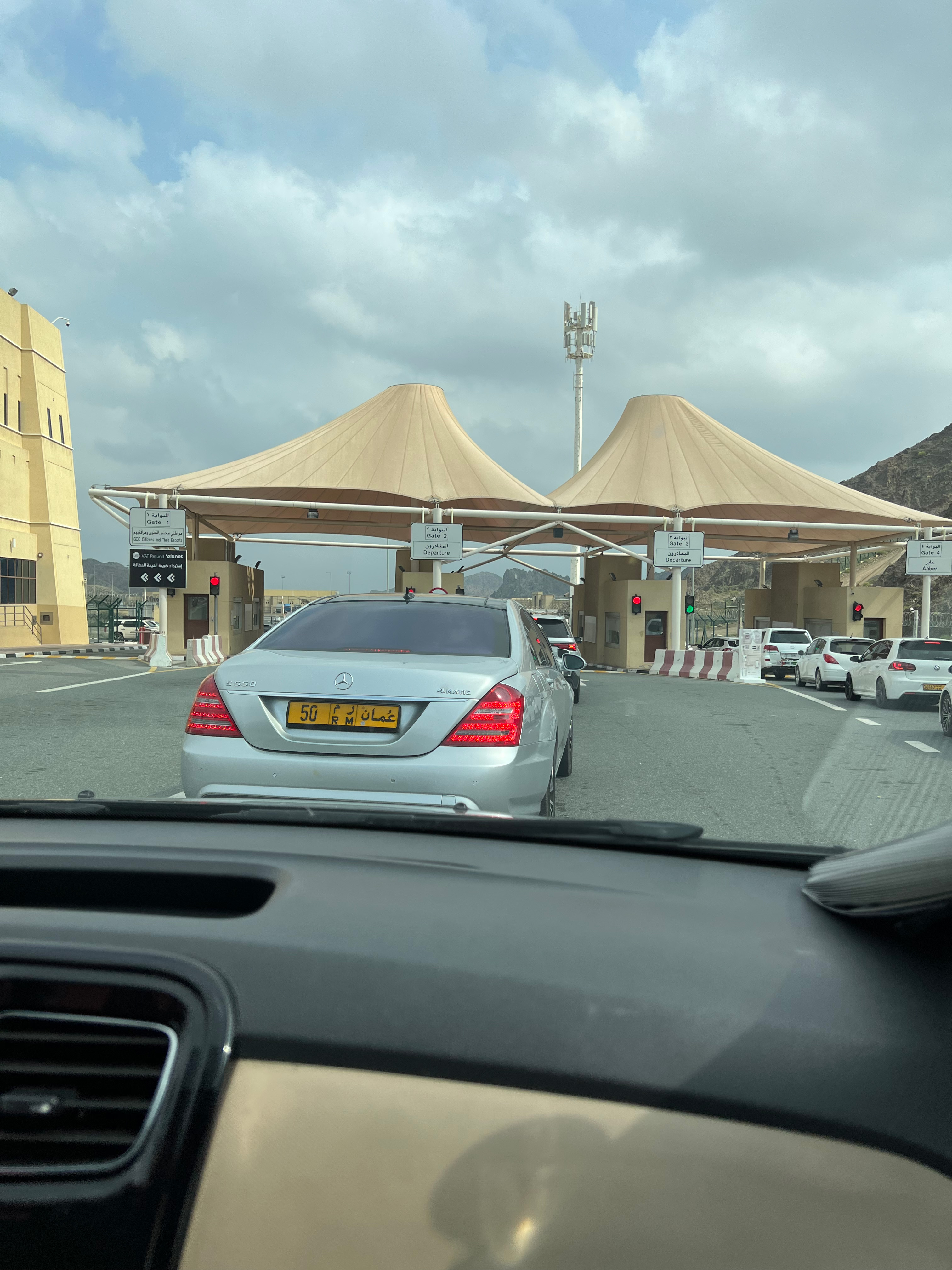 迪拜开车去阿曼怎么走最快的路线,迪拜到阿曼的三个海关口岸