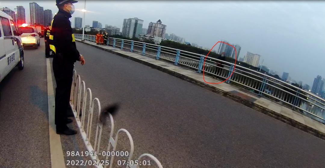 南宁女子失恋欲轻生后续,患抑郁症欲轻生女孩被救