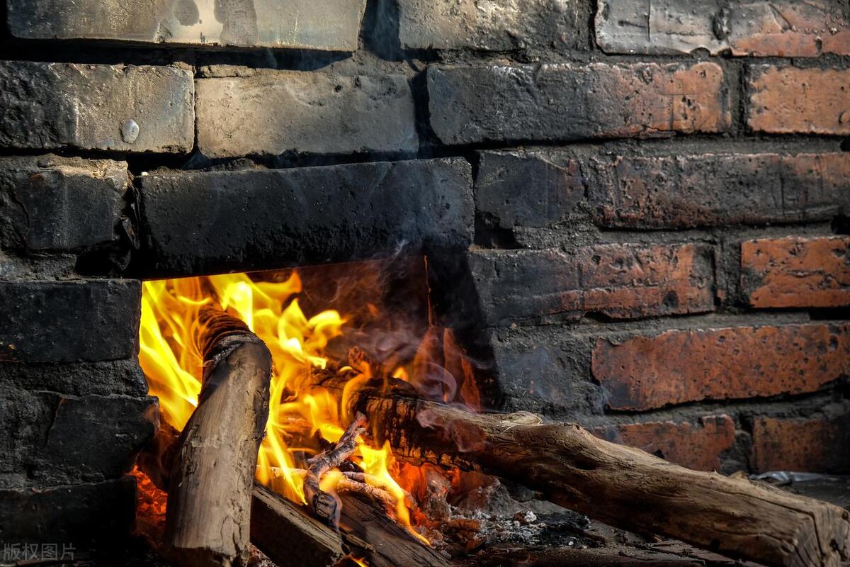 给番茄追肥，别光知道一个劲地用化肥，用这3种农家肥也是挺好的