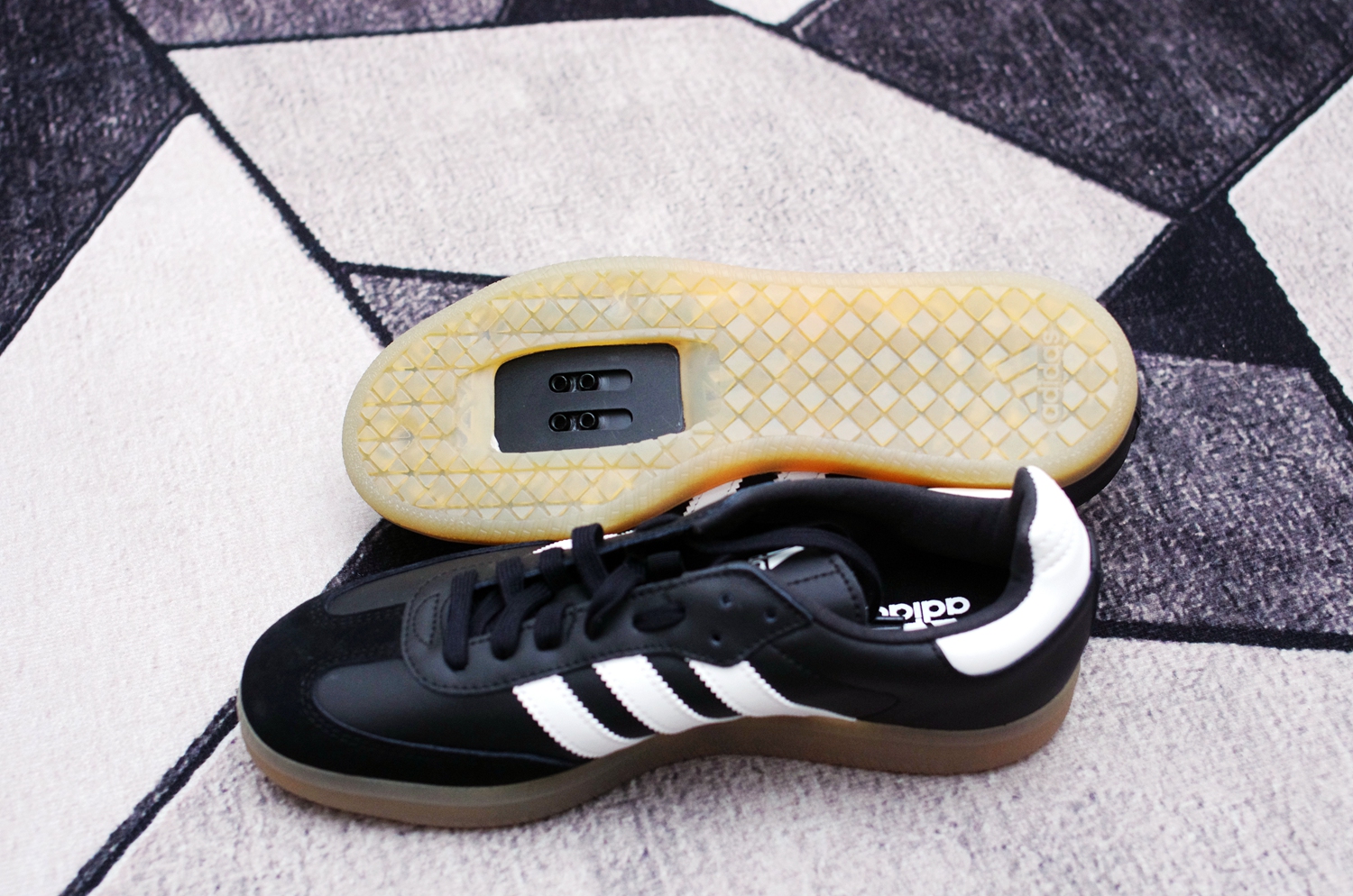 阿迪达斯单车,阿迪公路慢跑鞋