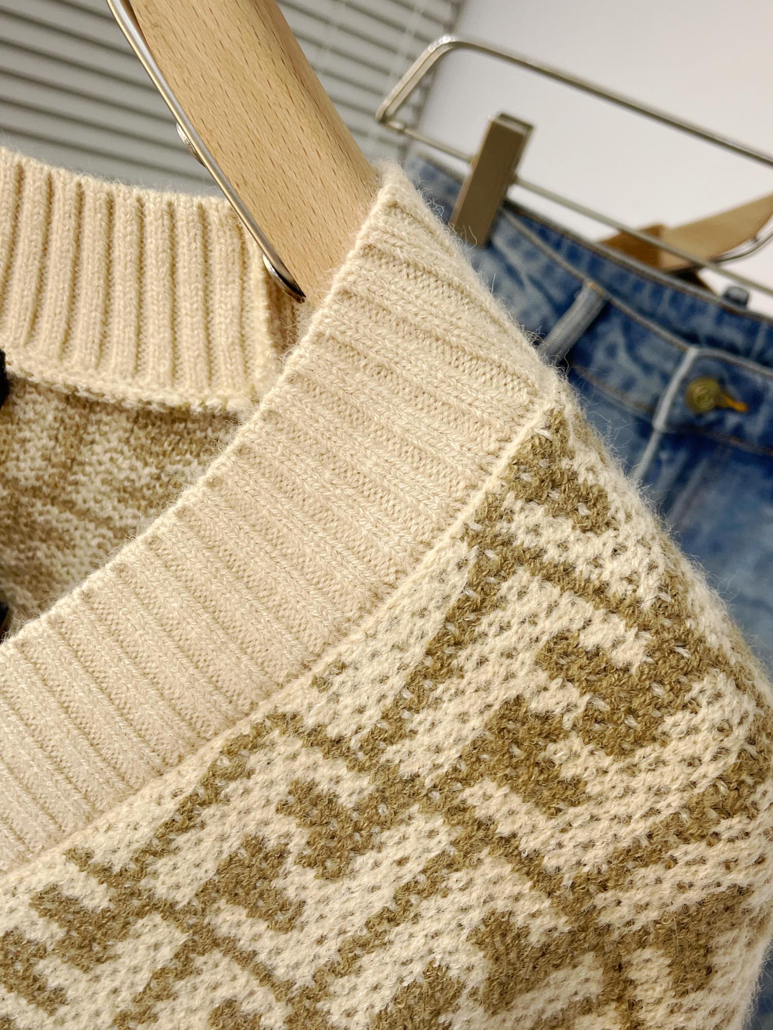 fendi芬迪限定款双f老花针织套装,fendi芬迪服装有什么特点