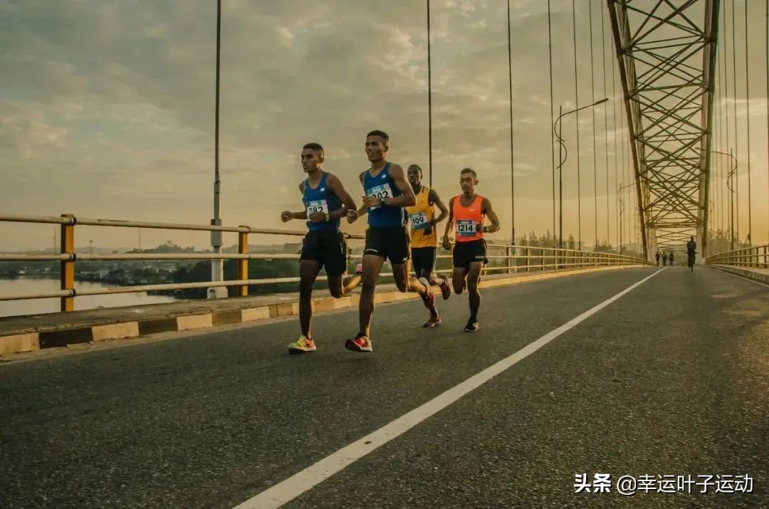 跑步膝盖痛的最快治疗方法,学会这几招跑步很轻松