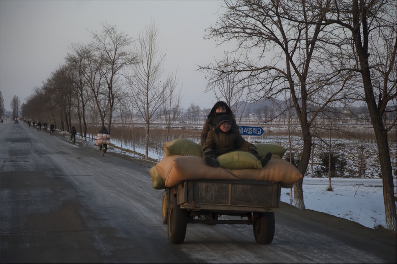 中国网友到朝鲜旅游，发现这些事情是不能做的