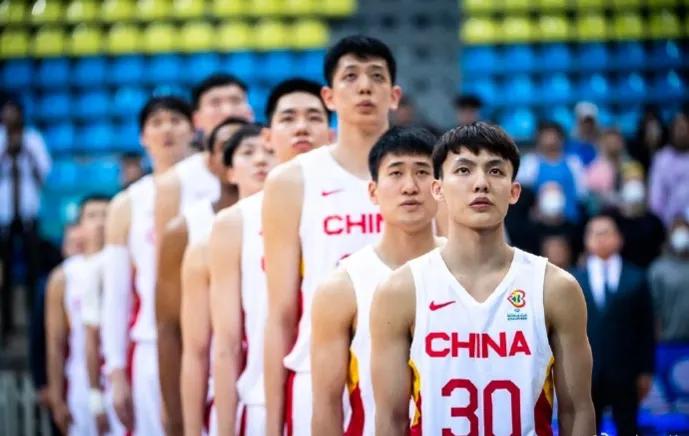 中国男篮名单怎么没有赵睿,中国男篮后卫赵睿运球