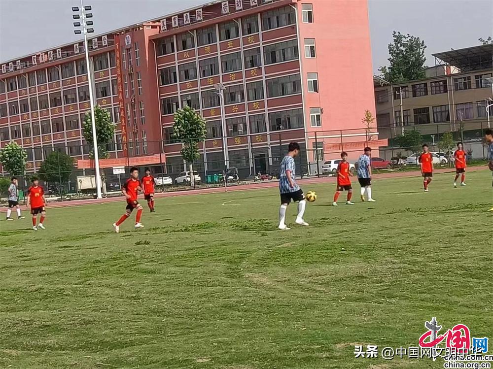 激情绿茵挥洒汗水,激情飞扬现活力绿茵赛场展风采