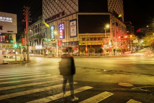 武汉高校女生偷拍被抓当天坠亡,武汉中专学生偷拍被抓后跳楼