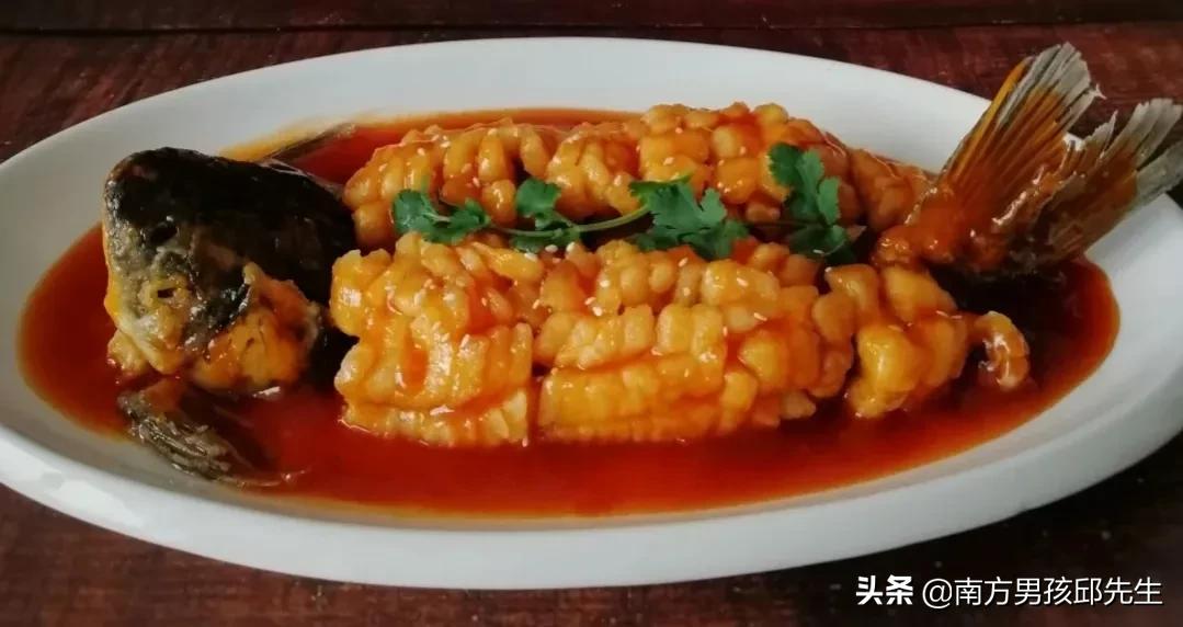 国宴大师松鼠鱼的制作视频,国宝级十大名菜松鼠鱼怎么做
