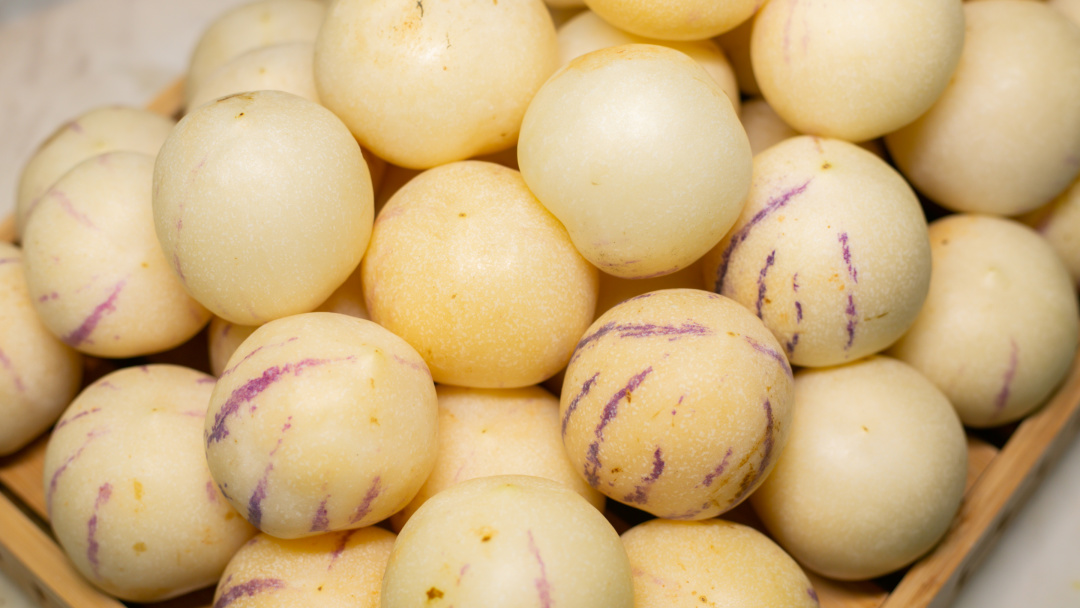 银河温泉双人水果温泉,泡汤泉免费吃水果