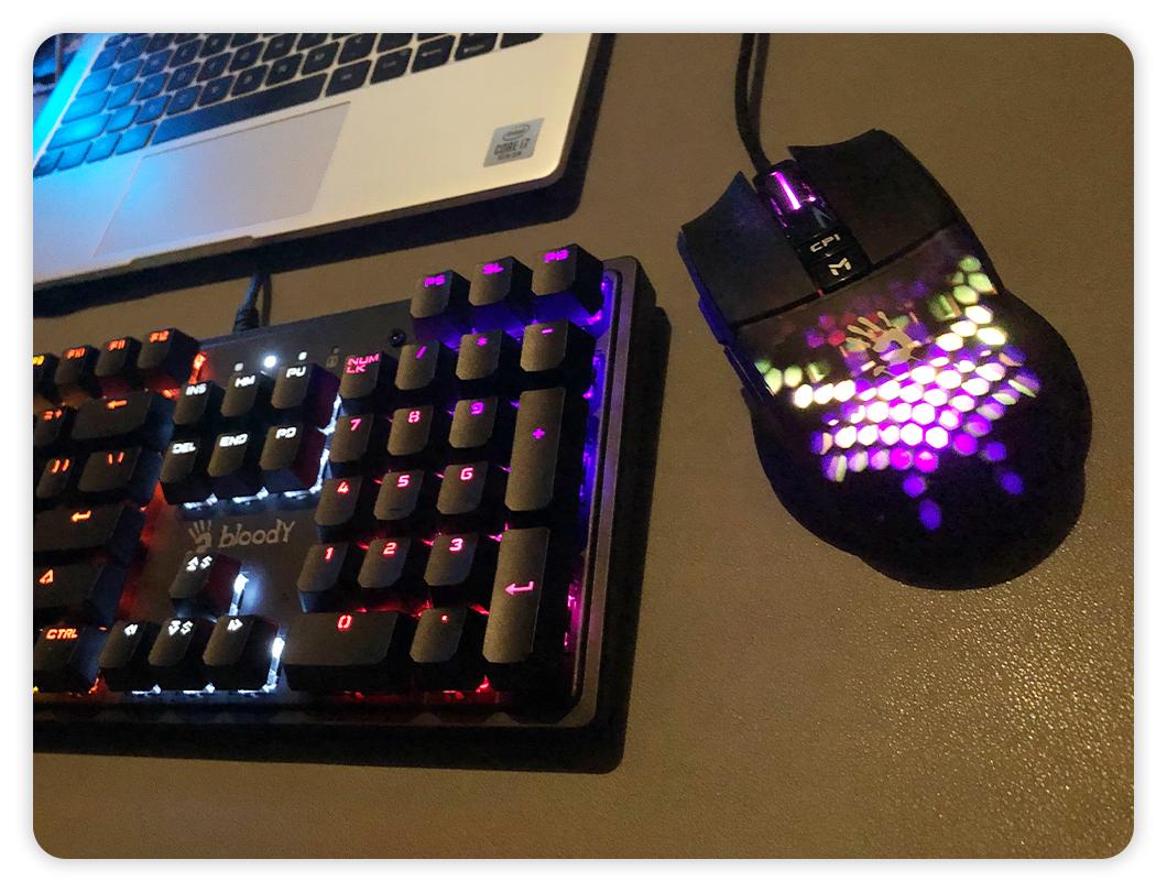 「血手幽灵ES30Plus」——78g轻量化电竞鼠标