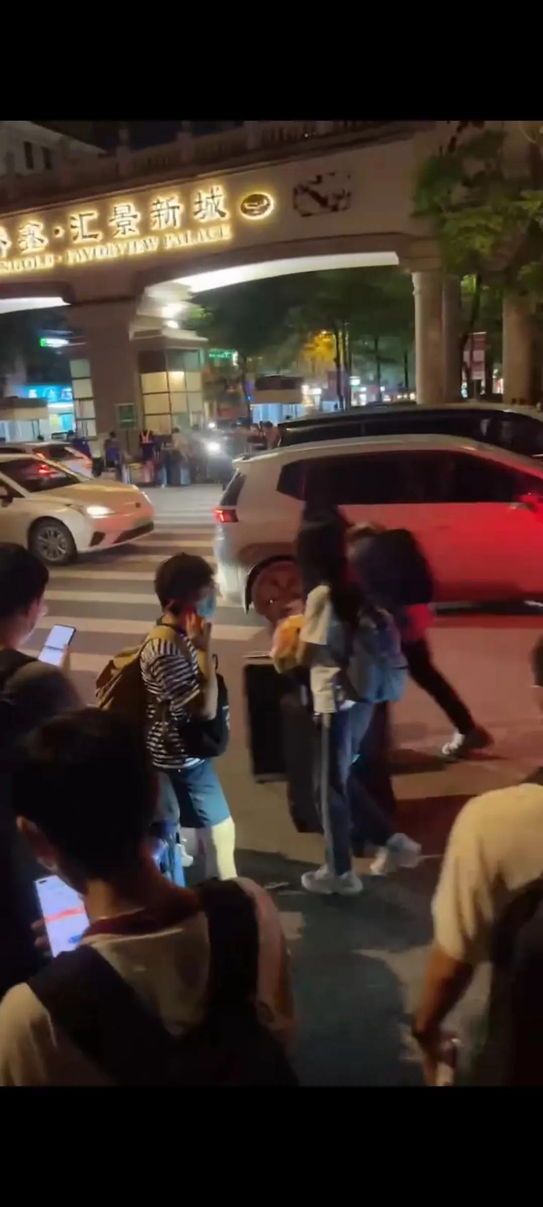 天河今晚冒出很多的士，发生什么？凌晨美国大战伊朗