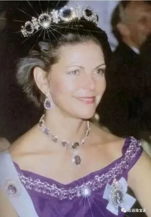 紫水晶左岩,紫气东来的紫水晶