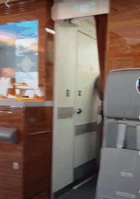 网红富婆租车拍视频装有钱人,养豹的富婆