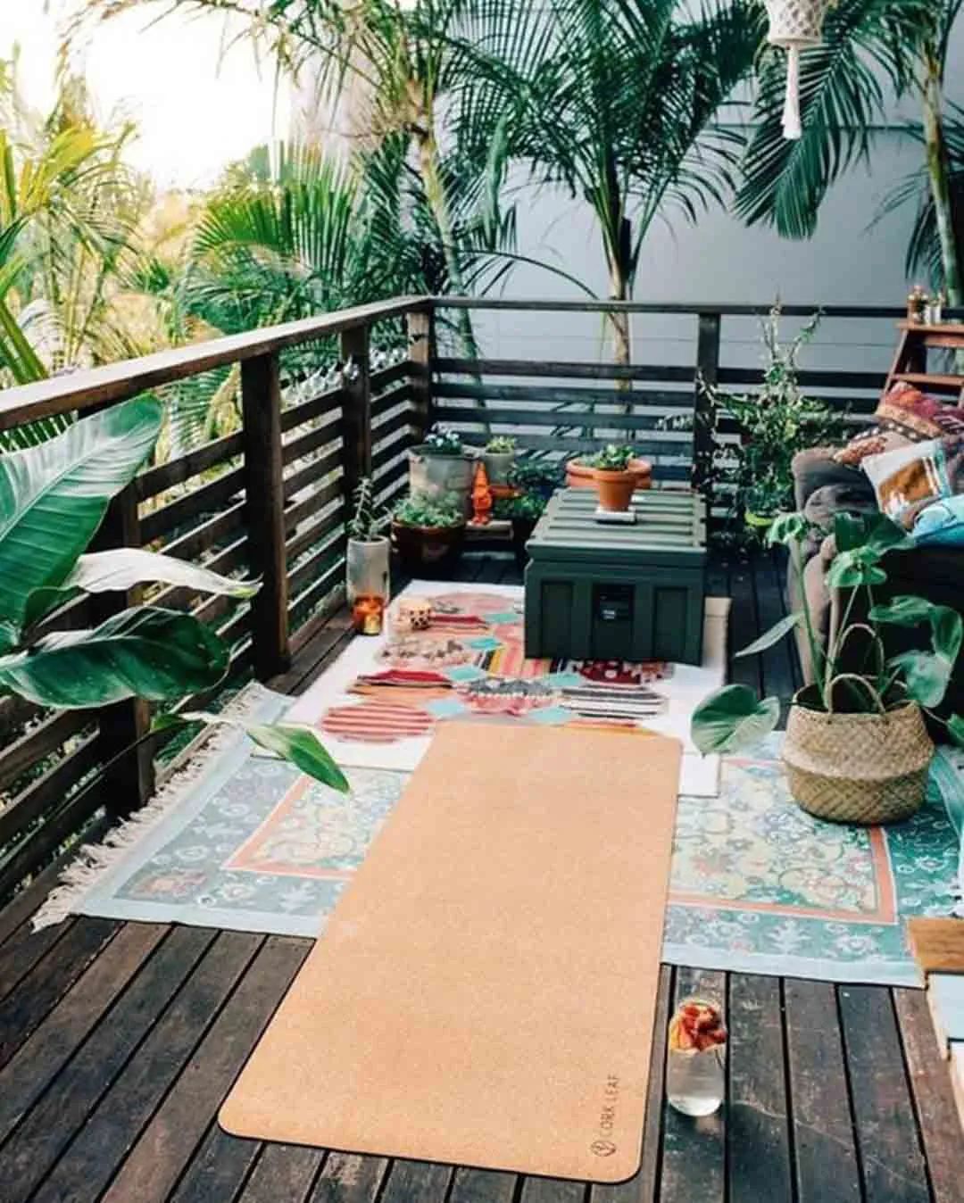 家里阳台怎么像露营感觉,阳台既能晾衣服也能当临时卧室