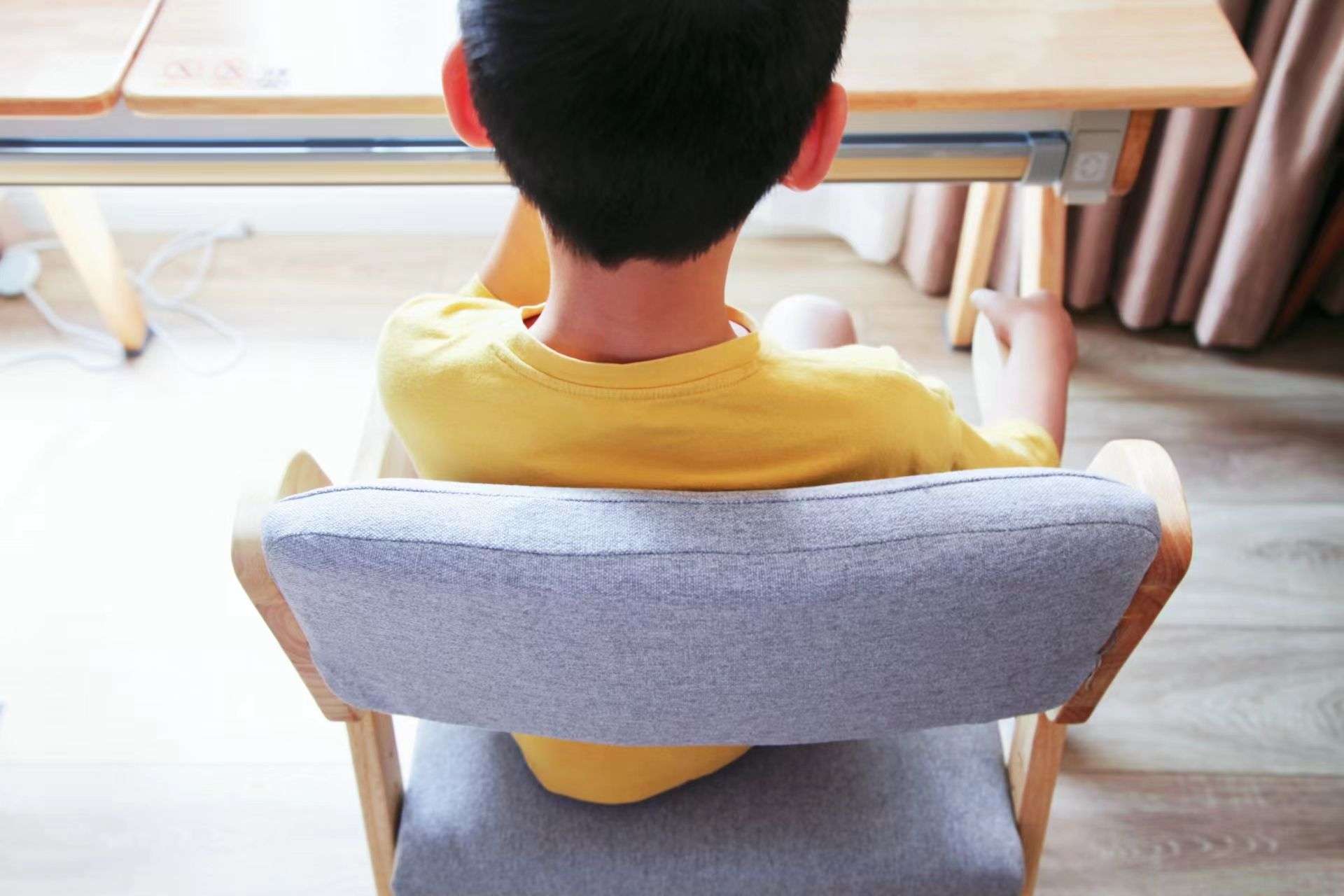 斯芬达小鹿桌配套阅读架,斯芬达小鹿桌儿童实木学习桌