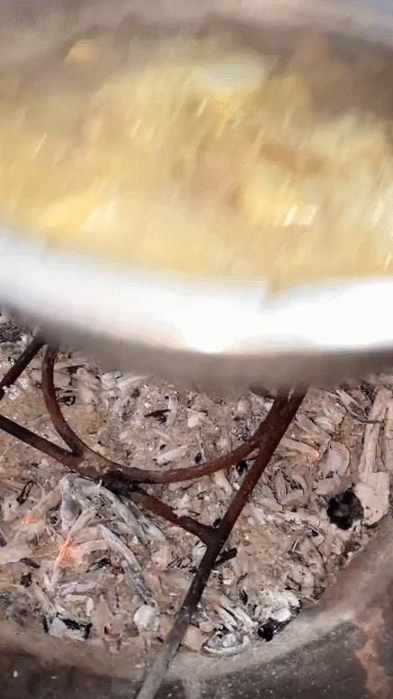 张同学与李子柒视频拍摄对比,李子柒张同学为什么会红